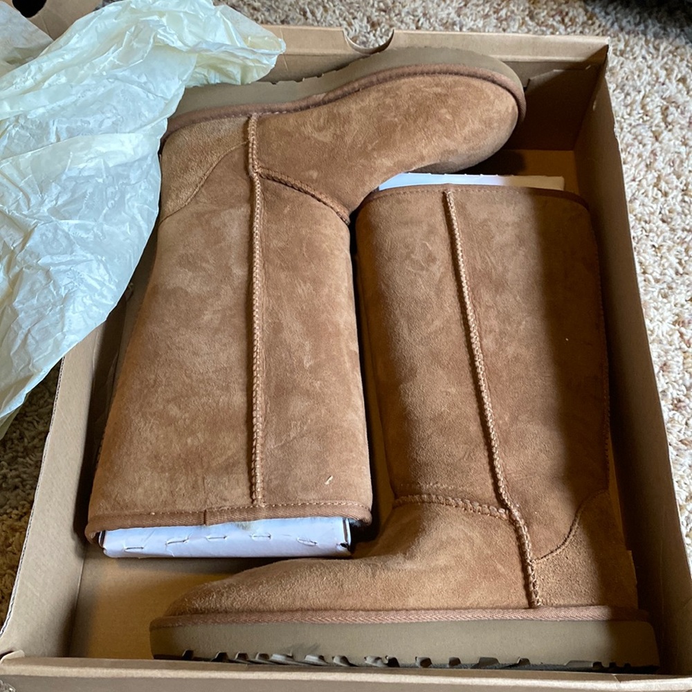 UGG Women’s Classic Tall II (NEW)